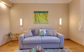 Woodie Apartment By Mamo Florence